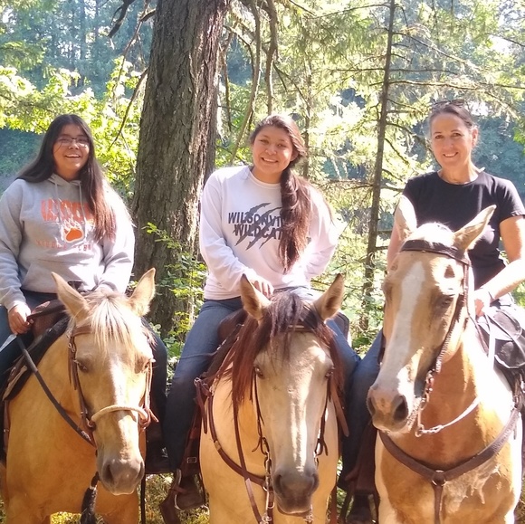 Meet your Posher, Cindy - Picture 4 of 4